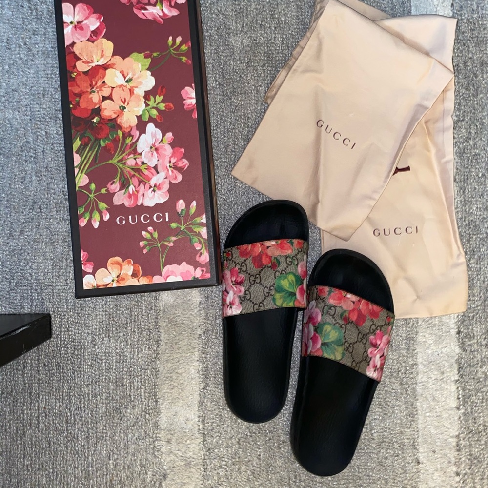 Gucci Pursuit Pool Slide Sandals